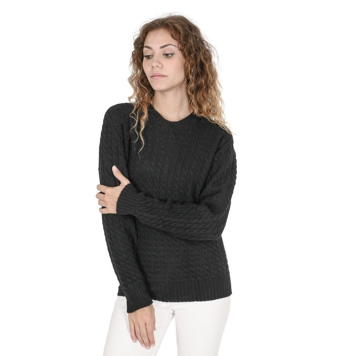 Crown of Edinburgh Cashmere Women's Round Neck Sweater BLACK
