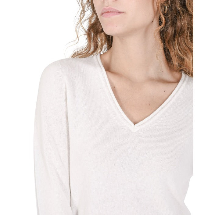 Crown of Edinburgh Cashmere Women's V Neck Sweater OFF WHITE