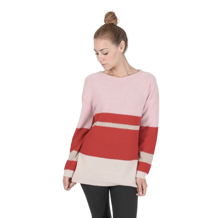 Crown of Edinburgh Cashmere Women's Boat Neck Sweater PINK/RED