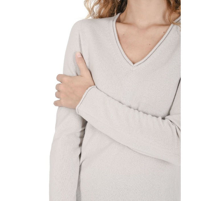 Crown of Edinburgh Cashmere Women's V Neck Sweater OYSTER