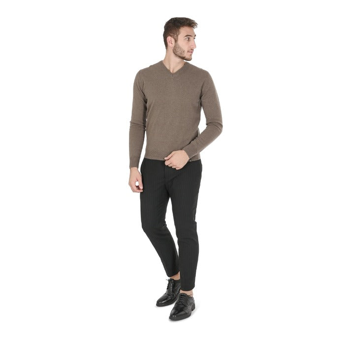 Crown of Edinburgh Cashmere Men's V Neck Sweater TAUPE