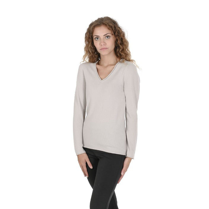 Crown of Edinburgh Cashmere Women's V Neck Sweater OYSTER