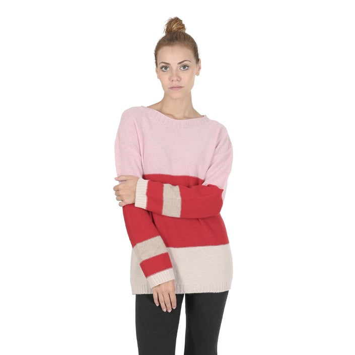 Crown of Edinburgh Cashmere Women's Boat Neck Sweater PINK/RED