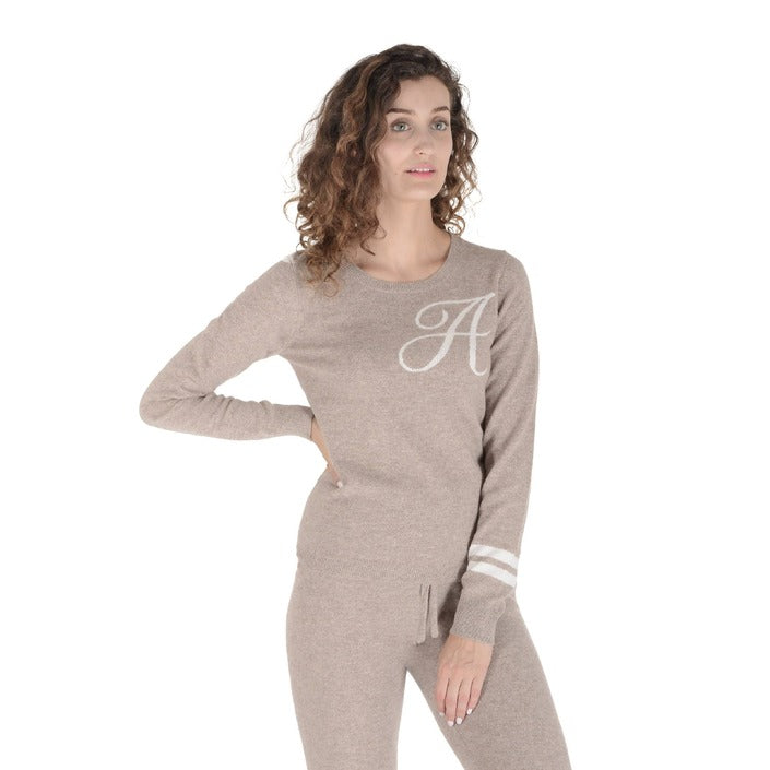 Crown of Edinburgh Cashmere Crew Neck Sweater STOCKBRIDGE CAMEL A