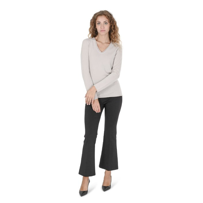 Crown of Edinburgh Cashmere Women's V Neck Sweater OYSTER