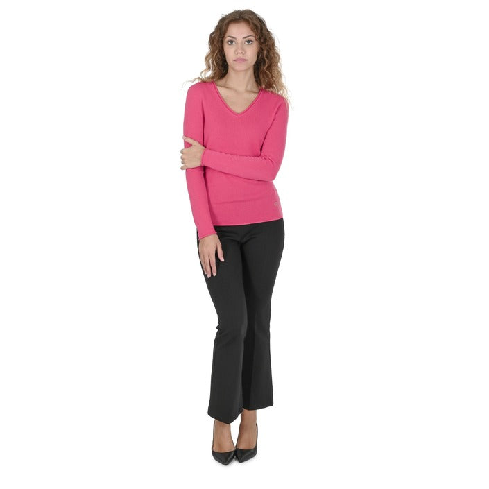 Crown of Edinburgh Cashmere Women's V Neck Sweater STRAWBERRY RED