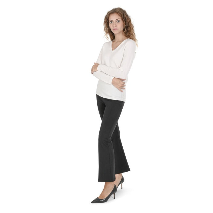 Crown of Edinburgh Cashmere Women's V Neck Sweater OFF WHITE