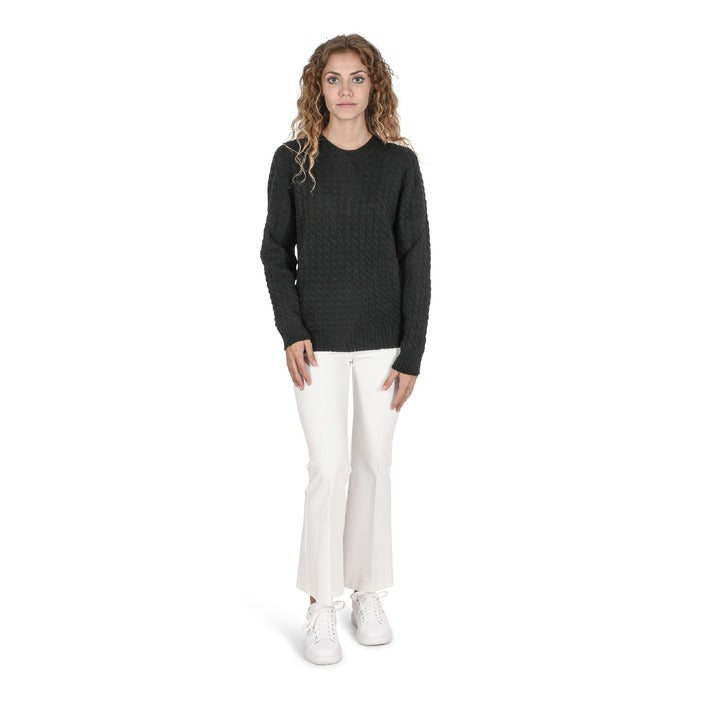 Crown of Edinburgh Cashmere Women's Round Neck Sweater BLACK
