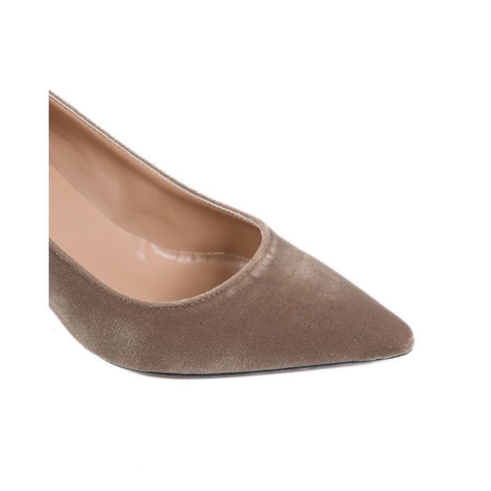 19V69 ITALIA by VERSACE Italia Women's Pump Taupe VELLUTO OCRA